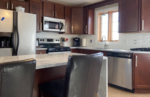 Alexandria Bay House | Best Location, September & Oct. weekend deals, n3 day min.