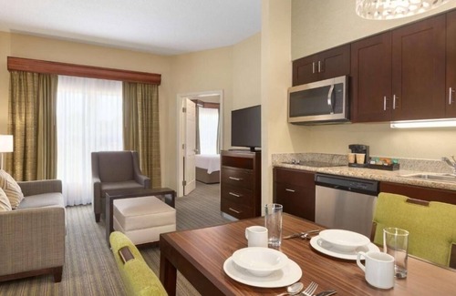 Feather Sound Hotel | Best Memories Start Here! Free Breakfast, Swimming Pool, Full Kitchen!