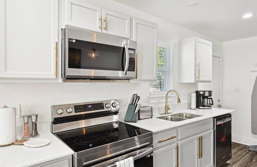 Oak Cliff House | Best of Bishop Arts, 2BD with Style & Comfort
