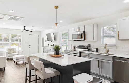 Oak Cliff House | Best of Bishop Arts, 2BD with Style & Comfort