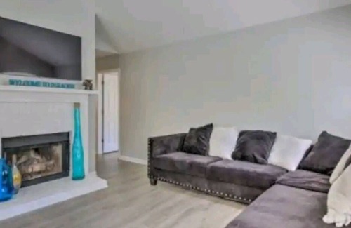 Belvedere Park House | Best of both worlds. 3 bedroom, 2 bathroom home. Come stay awhile.