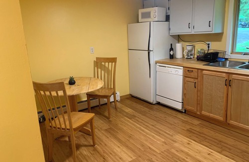 South Hill Apartment | Best of both worlds, close to town and woods
