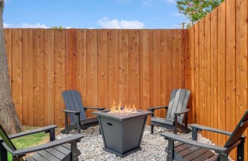 Irving House | Best of Irving - Yard Firepit Free Parking