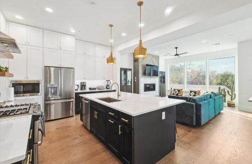 Cedars House | Best of The Cedars - Dallas Views Rooftop Luxury