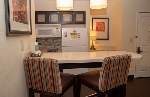 Vance Jackson Apartment | Best Place to Enjoy! Kid-friendly Accommodation w/Free Breakfast! Pool Onsite!