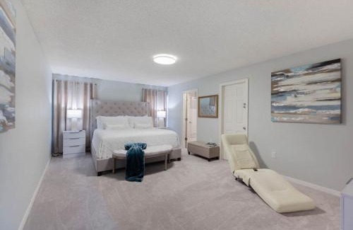 Liberty Village Apartment | Best place to unwind and have lots of fun!