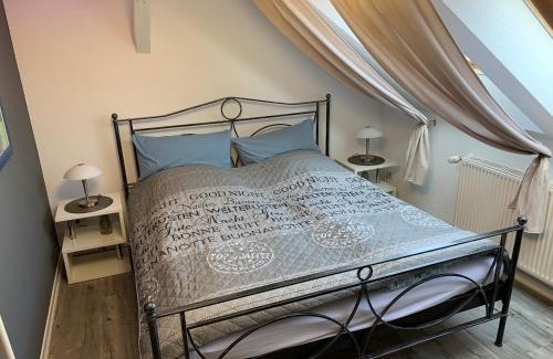 Wittenberge Apartment | Best-Preis Ferienwohnung mit Netflix, Self-Check-In, eBike Ladestation im Fahrradraum, WLAN - direkt am Elberadweg im Herzen von Wittenberge