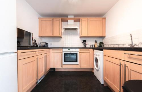 Southampton City Centre Apartment | BEST PRICE! LARGE SPACIOUS 2 BED APARTMENT - King Size or Single Beds, Sofabeds, Smart TVs, FREE PARKING