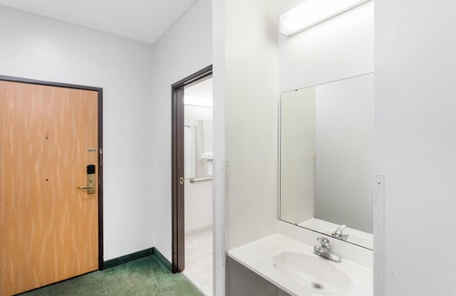 Manchester Hotel | Best Rest Inn & Suites