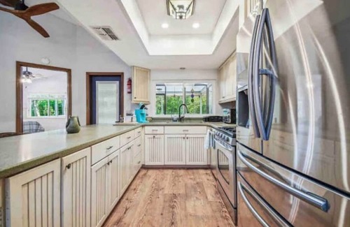 Weeki Wachee Gardens House | Best River Home-Bear Trail Retreat- 10 Kayaks, LG yard, Gazebo, Firepit & kayaks