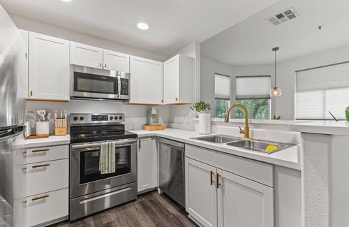 Central Scottsdale Condo | Best Scottsdale location. Shopping, Food, Golf, near