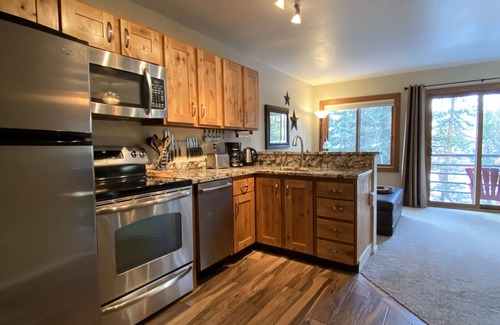 Four O'Clock Condo | Best Ski Slope View, Ski-in Condo. Easy to walk!
