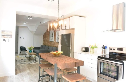 Plateau Mont Royal Apartment | Best Spot in Town! Sunny Terrace - 3 bedrooms w/private bathrooms - Fast WI-FI