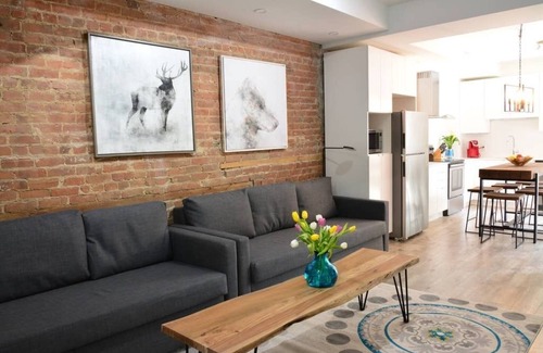 Plateau Mont Royal Apartment | Best Spot in Town! Sunny Terrace - 3 bedrooms w/private bathrooms - Fast WI-FI
