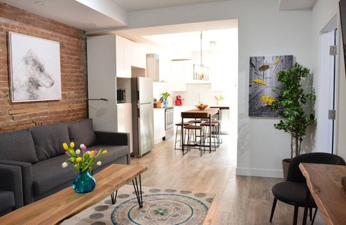 Plateau Mont Royal Apartment | Best Spot in Town! Sunny Terrace - 3 bedrooms w/private bathrooms - Fast WI-FI