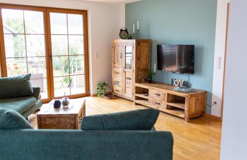 Poppenhausen Apartment | BEST STAY Haus Martina im Herzen der Rhön - 3 einzelbuchbare moderne Wohnungen für 2-8 Personen, Terrasse, Balkon, Garten, Ski und E-Bike Keller, Lounge, freies Wlan, familienfreundlich