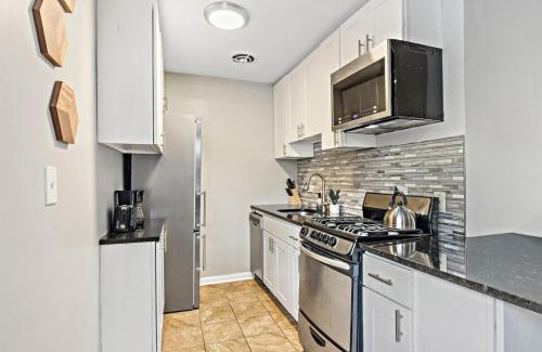 Lake View East Apartment | Best Studio Apt in Chicago close to Boystown - Oakdale 204 rep