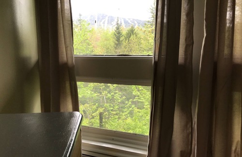 Carrabassett Valley Apartment | Best Sugarloaf View/Perfect for Skiers and bikers!