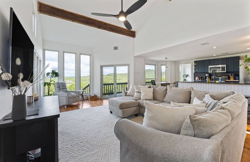 Leander House | Best Sunset in TX ~Luxury Getaway~ Heated Jacuzzi
