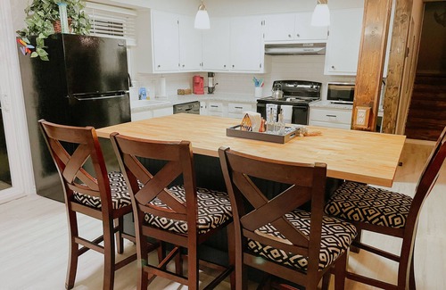 Checotah House | Best sunset on the Lake! Waterfront Home Private Boat Dock, Fire Pit and More!