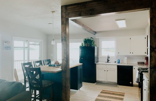 Checotah House | Best sunset on the Lake! Waterfront Home Private Boat Dock, Fire Pit and More!