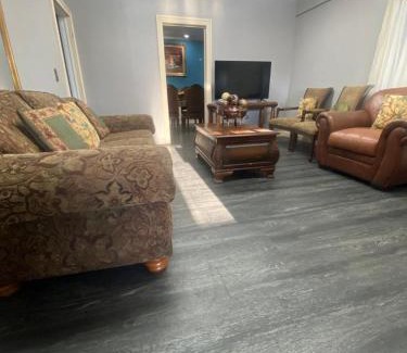 Willmar House | Best value 3 Huge Bedrooms-Multiple parkings