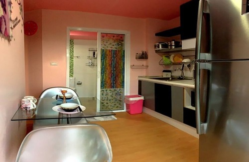 Kathu Condo | Best Value - 4 person 1 bedroom 2 bed Kathu Condo w/Swimming Pool & Gym