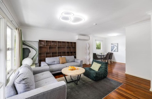 Nathan House | Best Value 4Beds Home Near Shops, Cafes and Forest
