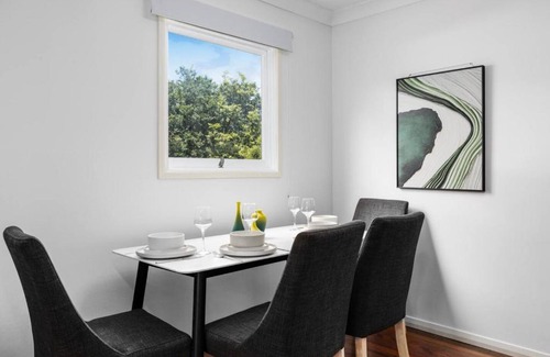 Nathan House | Best Value 4Beds Home Near Shops, Cafes and Forest