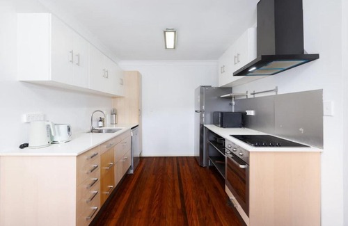 Nathan House | Best Value 4Beds Home Near Shops, Cafes and Forest