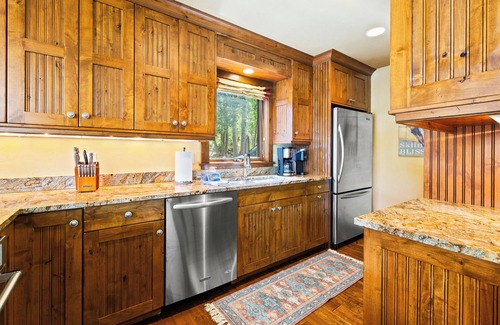 Vail House | BEST VALUE IN VAIL-Walk to Lifts, Spacious Platinum Home, Views! Private Hot Tub