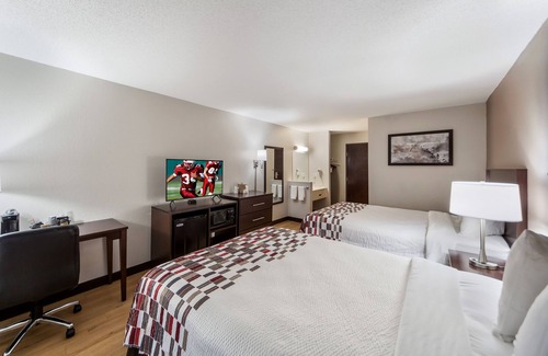 Council Bluffs Hotel | Best Value, Quality Stay! 3 Pet-friendly Units, Indoor Pool, Free Parking!