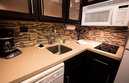 Gateway Hotel | Best Value, Quality Stay! Short Drive to Quarries Park and Northside Lawn!