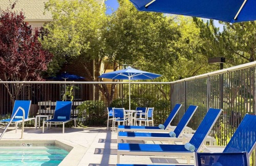 Dublin House | Best Value, Quality Stay! Comes w/ Free Parking, Outdoor Pool, Pets Allowed!