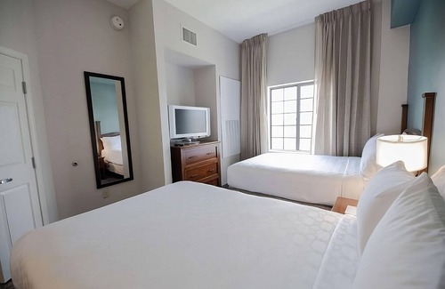 Highlands - Perkins Hotel | Best Value, Quality Stay! 2 Units Close to Bluebonnet Swamp Nature Center! Pool!