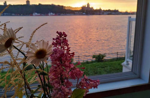 Levis Apartment | BEST VIEW of QUEBEC CITY WATERFRONT 2BR