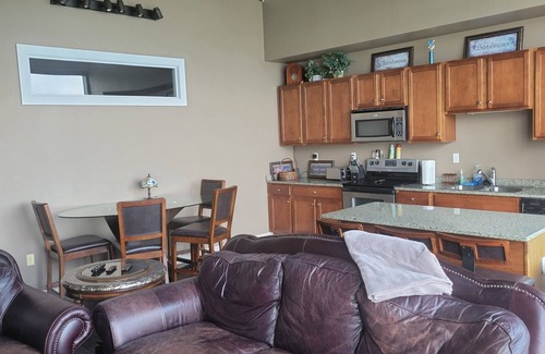 Sandusky Condo | Best View Waterfront Penthouse Condo Minutes from Cedar Point