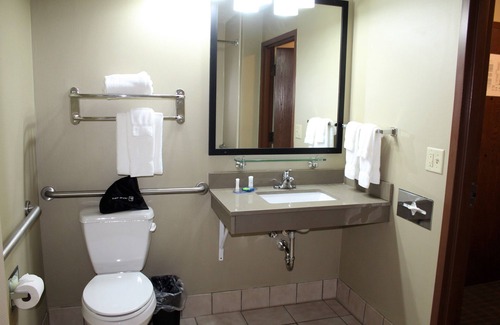 Effingham Hotel | Best Western Delta Inn