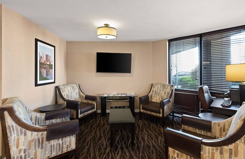 Grove City Hotel | Best Western Executive Inn