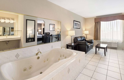 Burbank Hotel | Best Western Inn & Suites - Midway Airport