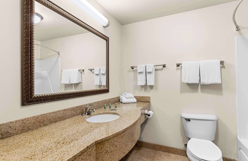 South Beloit Hotel | Best Western Legacy Inn & Suites Beloit/South Beloit