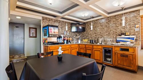 St. Robert Hotel | Best Western Montis Inn