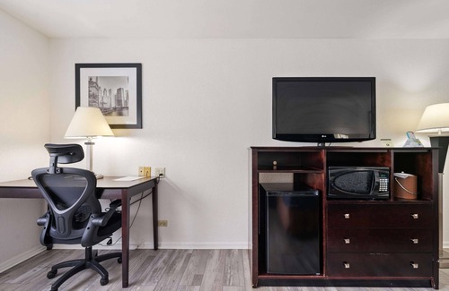 Westmont Hotel | Best Western Oakbrook Inn