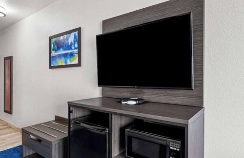 Big Spring Hotel | Best Western Palace Inn & Suites