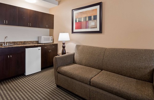Venice Hotel | Best Western Plus Ambassador Suites Venice