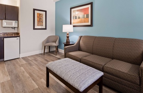 Venice Hotel | Best Western Plus Ambassador Suites Venice