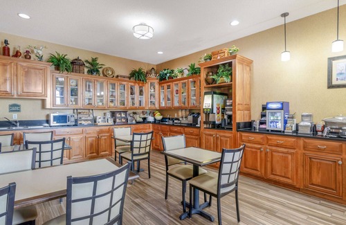 Waycross Hotel | Best Western Plus Bradbury Inn & Suites