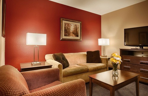 Monticello Hotel | Best Western Plus Brandywine Inn & Suites