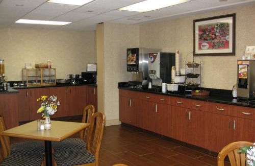 Burlington Hotel | Best Western Plus Burlington Inn & Suites