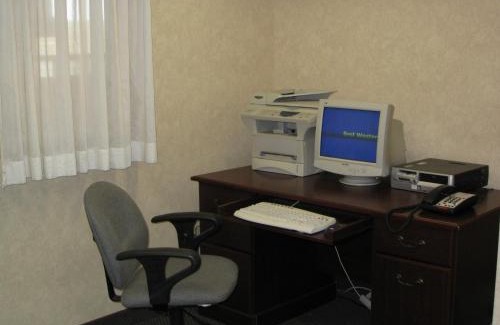 Burlington Hotel | Best Western Plus Burlington Inn & Suites